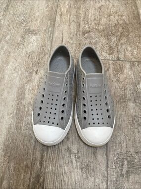 Native Water Shoes Jefferson Slip-On in Gray with White Toe Men’s 4, w size 6
